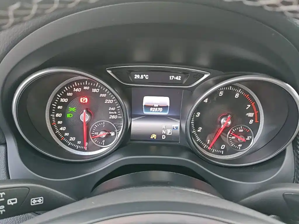 Mercedes-Benz GLA — миниатюра 12