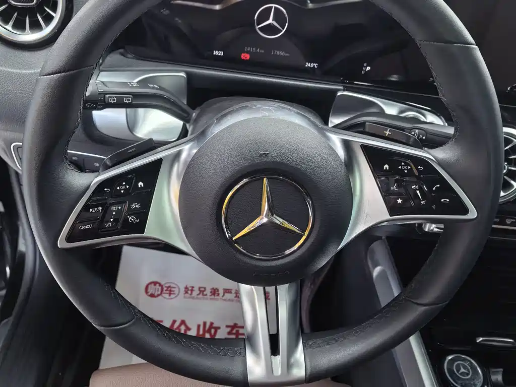 Mercedes-Benz GLB — миниатюра 11