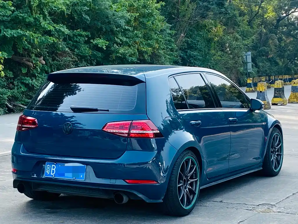 VOLKSWAGEN GOLF GTI