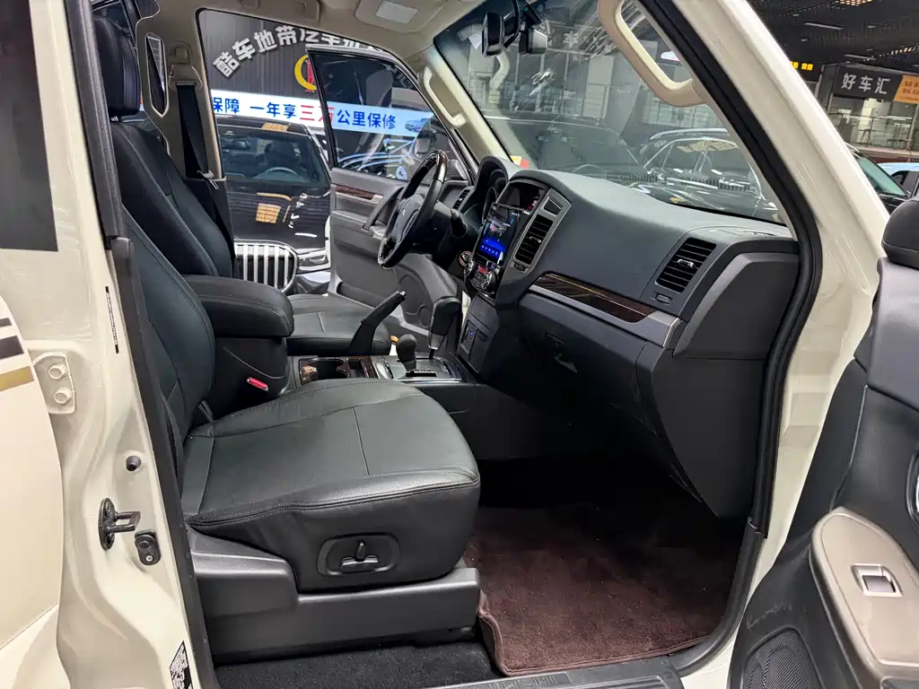 Mitsubishi Pajero (Import) — миниатюра 10