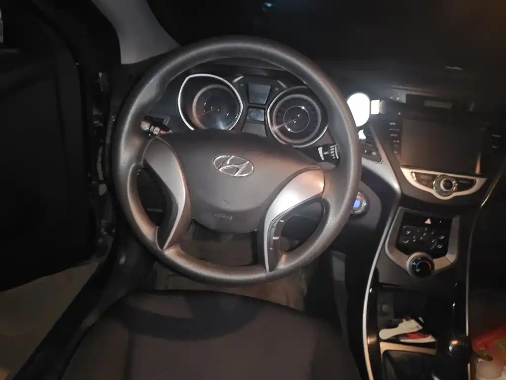 Hyundai Elantra Langdong — миниатюра 11