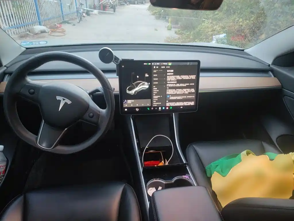 Tesla Model 3 — миниатюра 10
