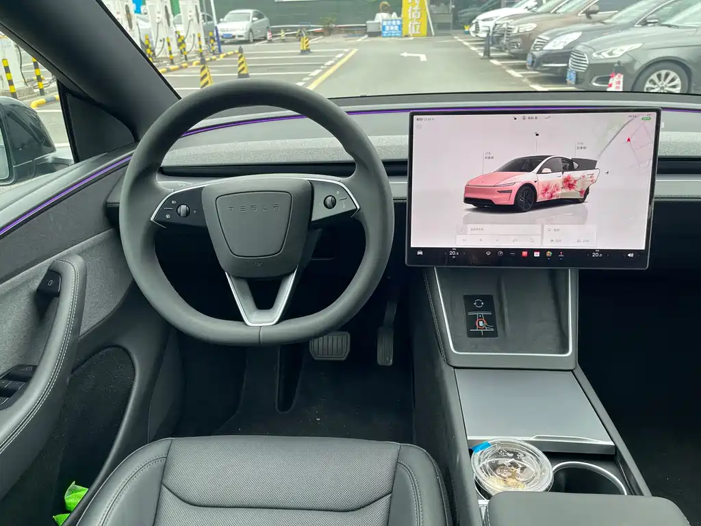Tesla Model Y — миниатюра 5