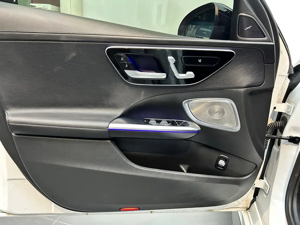Mercedes-Benz C-Class — миниатюра 16