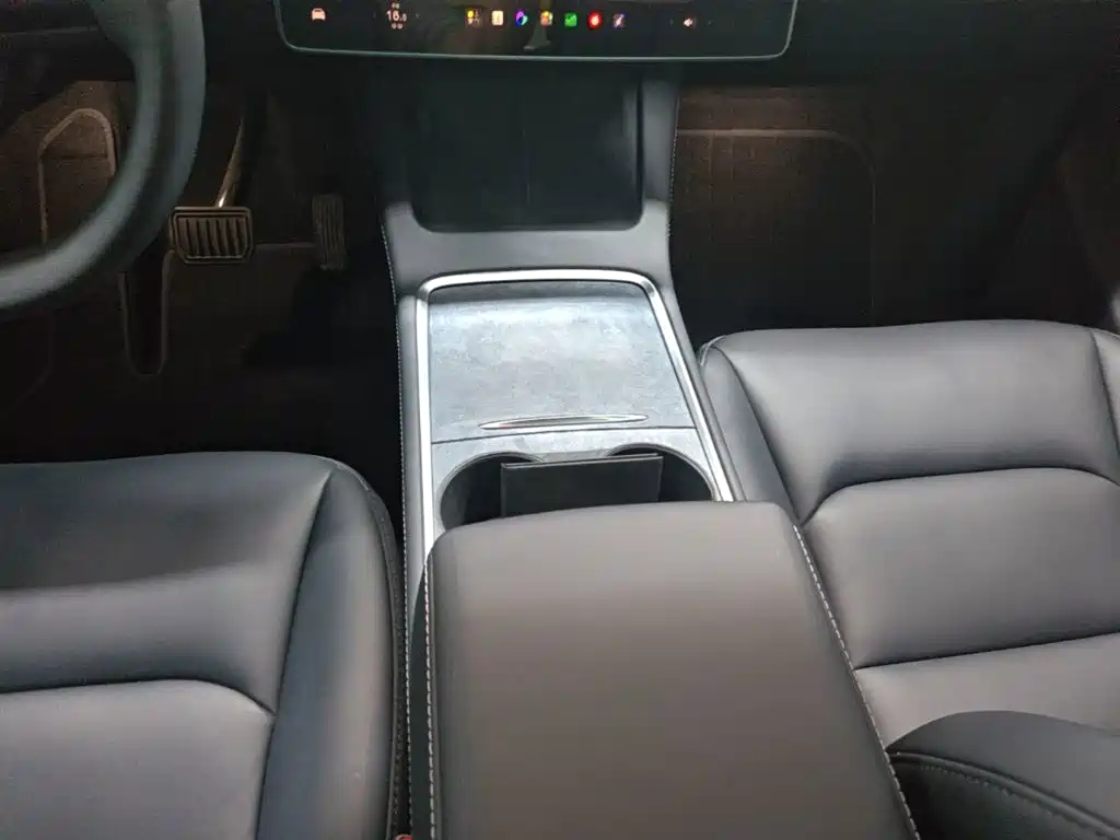 Tesla Model Y — миниатюра 14