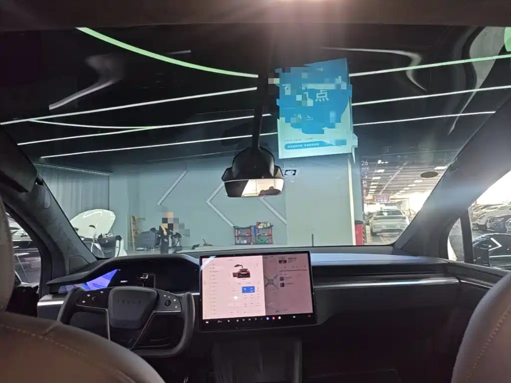 Tesla Model X — миниатюра 18