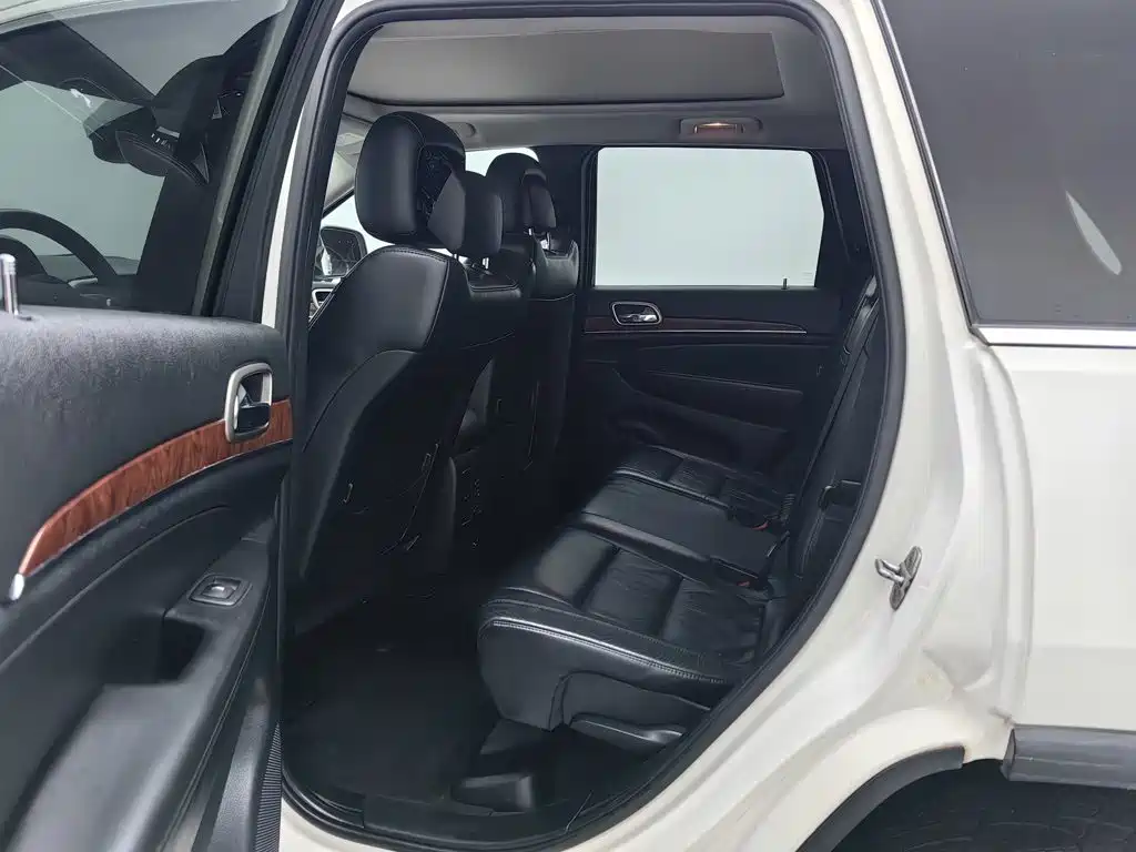 Jeep Grand Cherokee (Import) — миниатюра 15