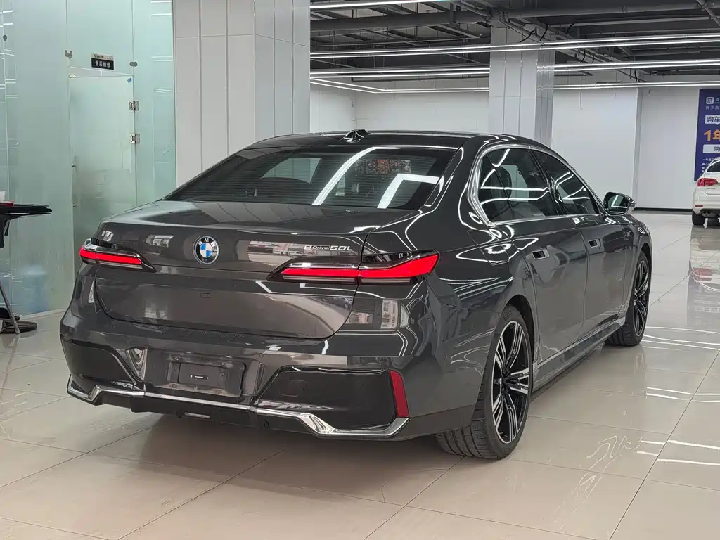 BMW i7 — миниатюра 3