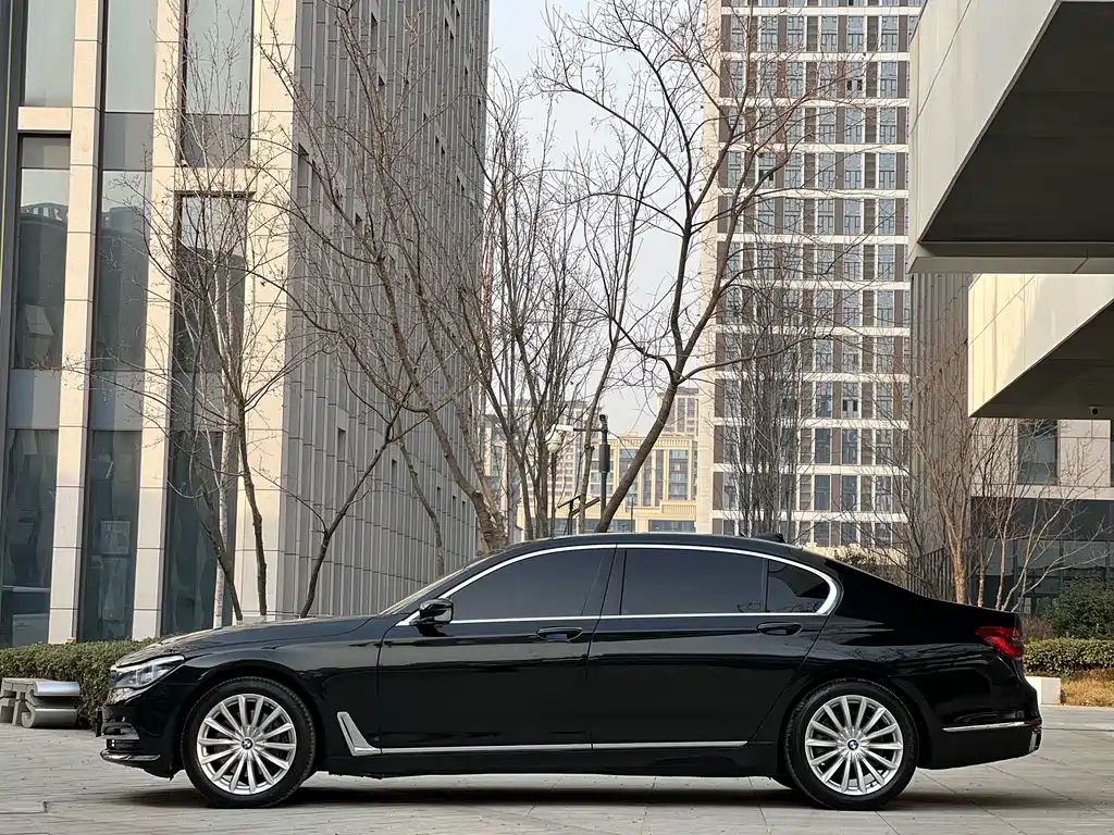 BMW 7 SERIES