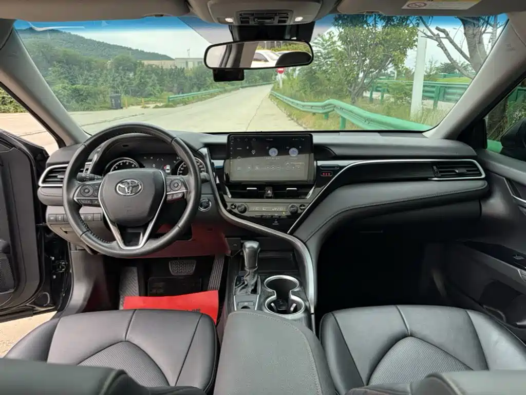 Toyota Camry — миниатюра 14
