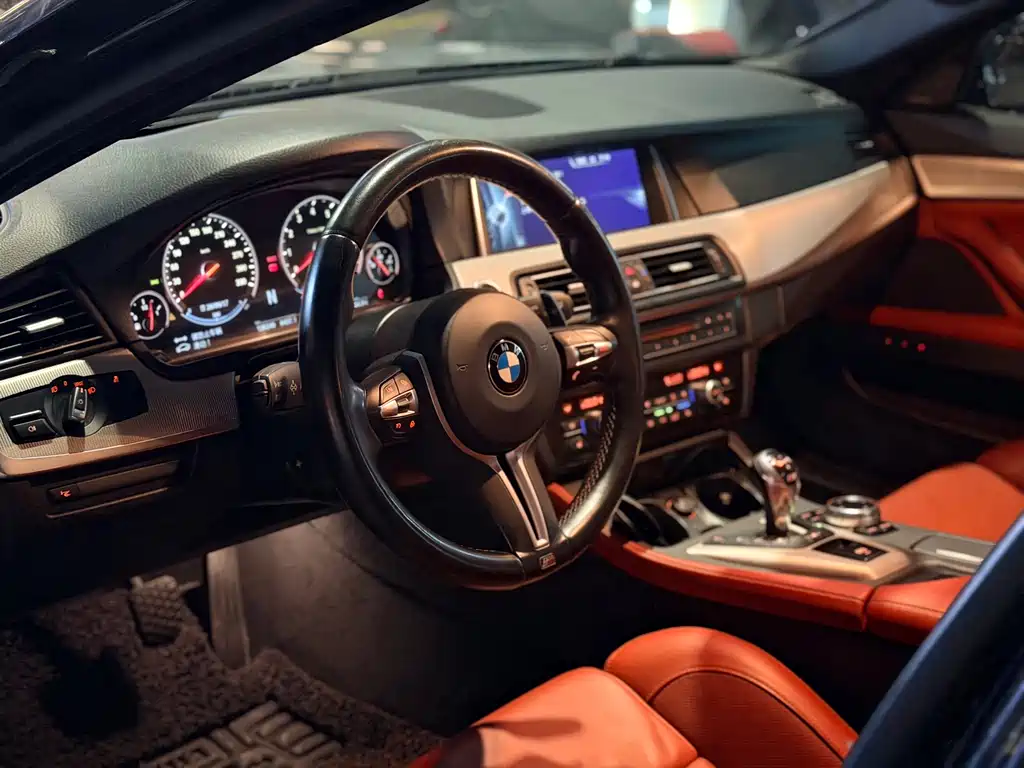 BMW M5 — миниатюра 9
