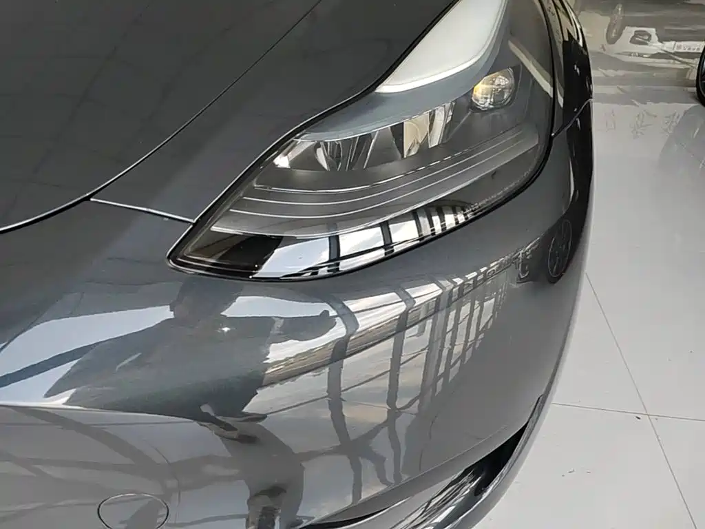 Tesla Model Y — миниатюра 24