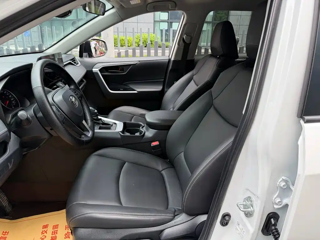 Toyota RAV4 — миниатюра 8