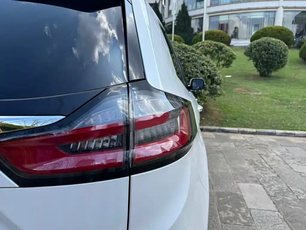 Ford Edge — миниатюра 10