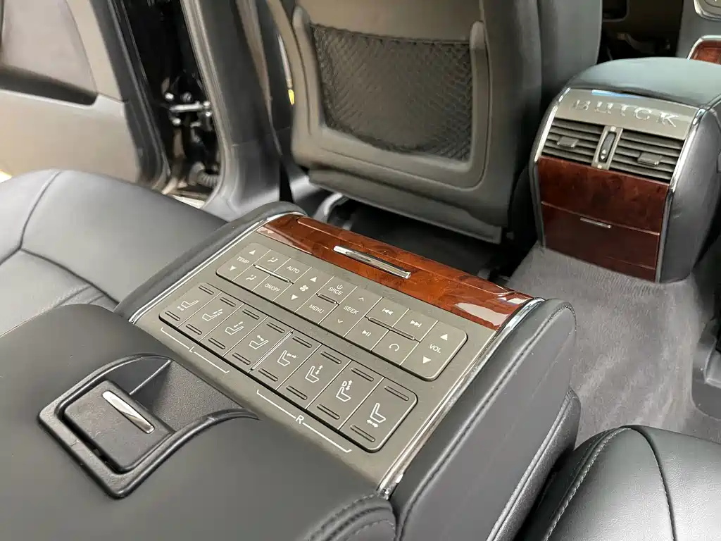 Buick Park Avenue — миниатюра 12
