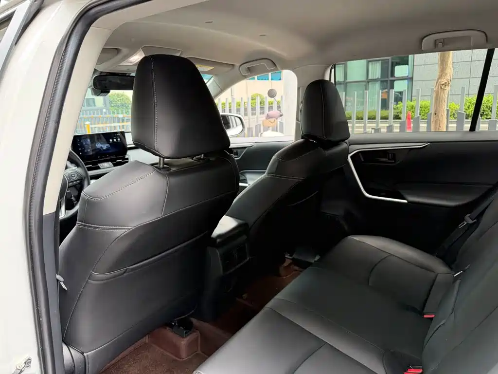 Toyota RAV4 — миниатюра 11
