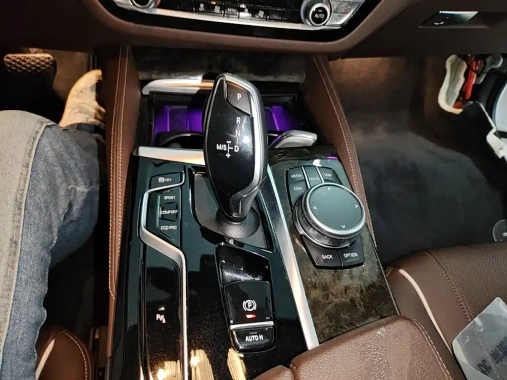 BMW 5 Series — миниатюра 14