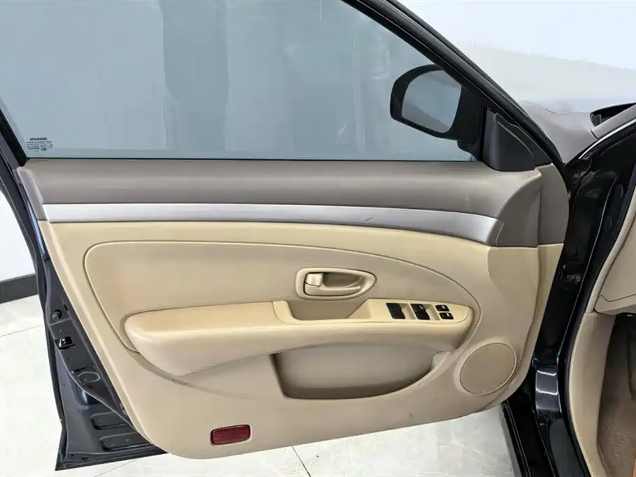 Nissan Sylphy 2012 1.6XL AT Luxury