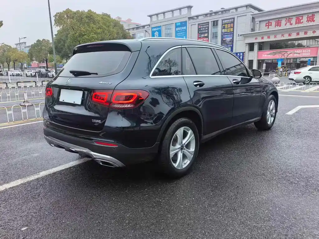 MERCEDES-BENZ GLC