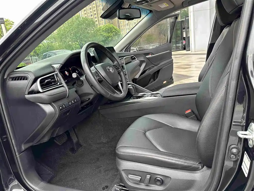 Toyota Camry 2023 2.5G Luxury