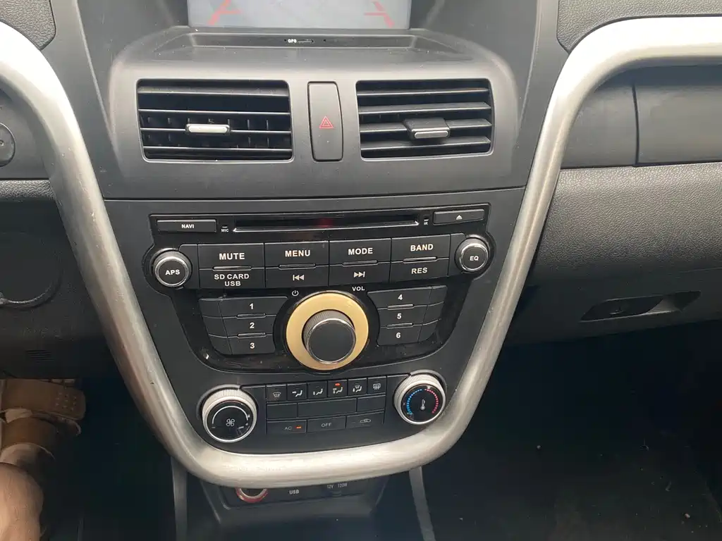 Bestune X80 2013 2.0L AT Luxury
