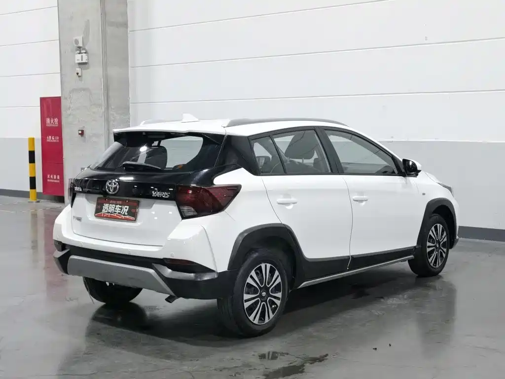 Toyota Yaris L — миниатюра 2