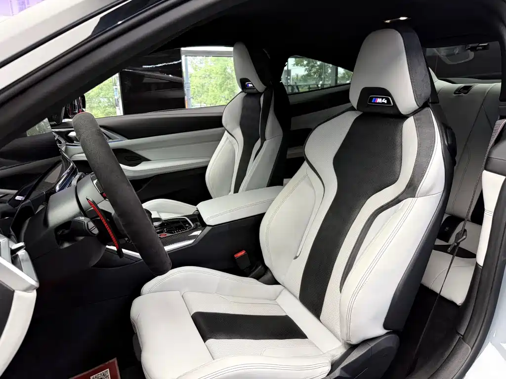 BMW M4 2024 M4