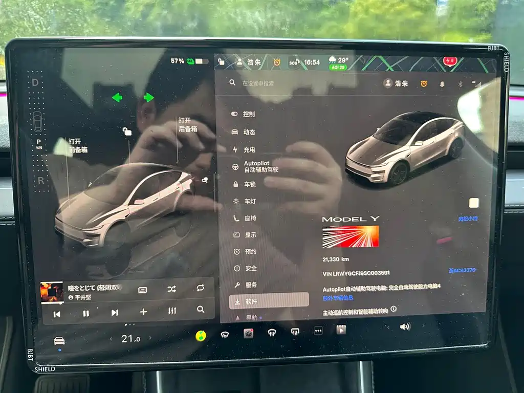 Tesla Model Y — миниатюра 12