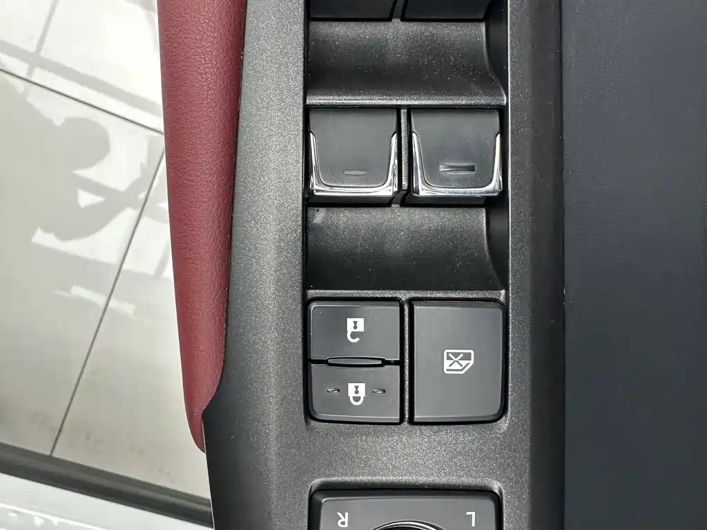 Lexus NX — миниатюра 11