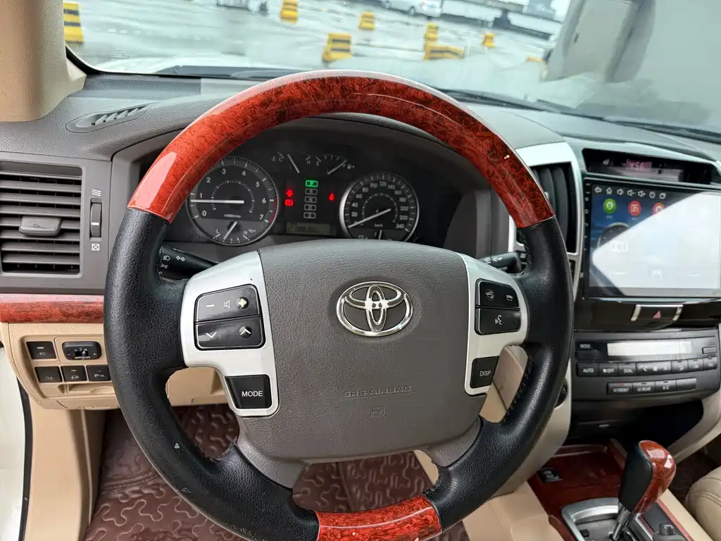 Toyota Land Cruiser — миниатюра 10