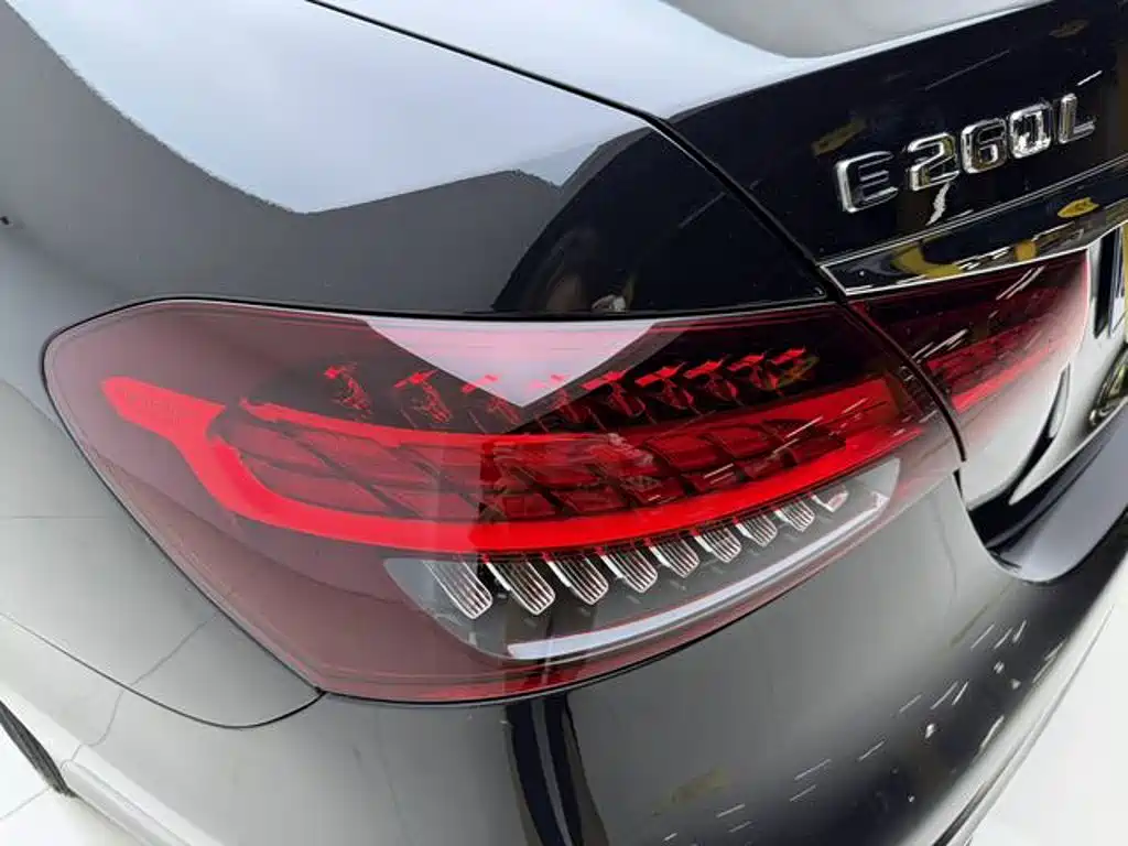 Mercedes-Benz E-Class — миниатюра 14