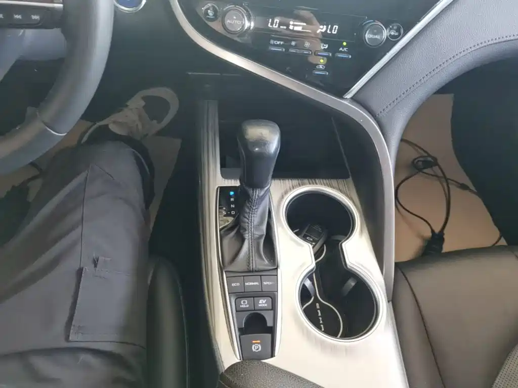 Toyota Camry — миниатюра 14