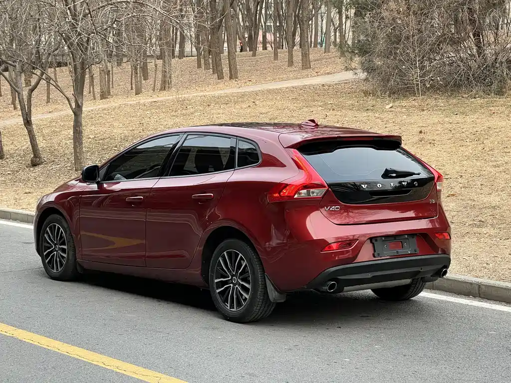 VOLVO V40