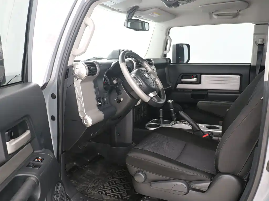 Toyota FJ Cruiser — миниатюра 4