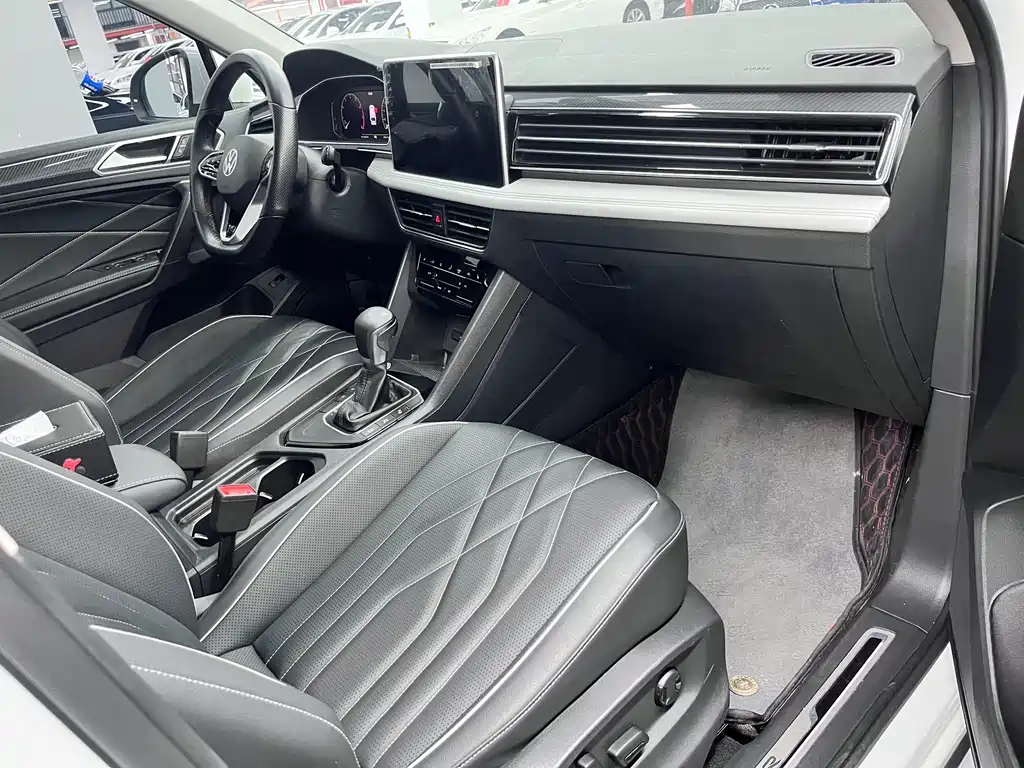 Volkswagen Tiguan L — миниатюра 10