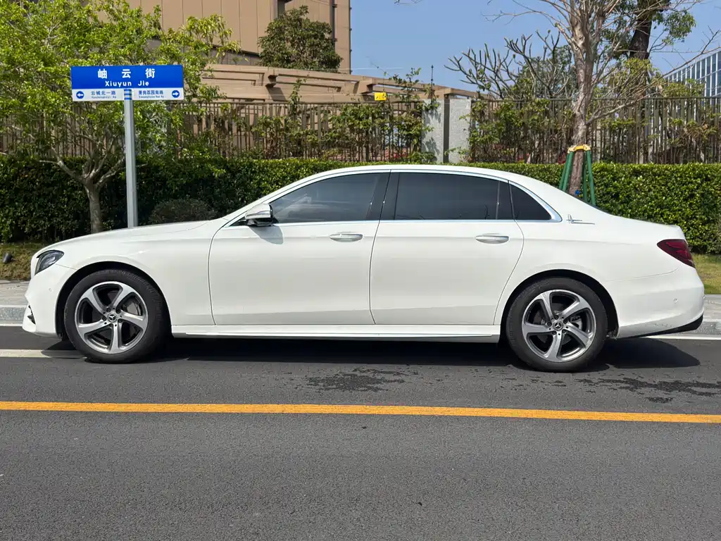 MERCEDES-BENZ E CLASS