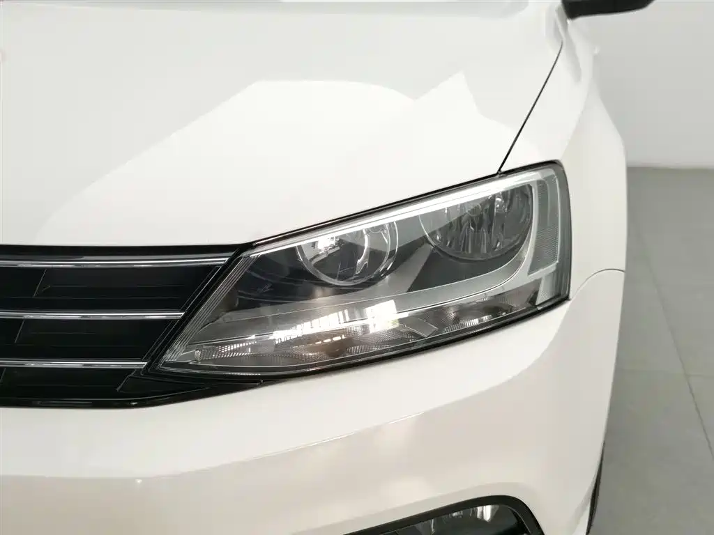 Volkswagen Sagitar 2018 1.6L AT Comfort