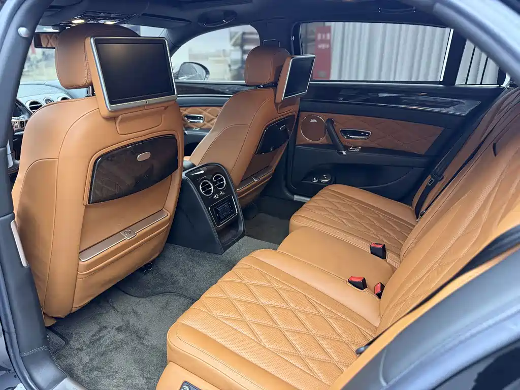 Bentley Flying Spur — миниатюра 9