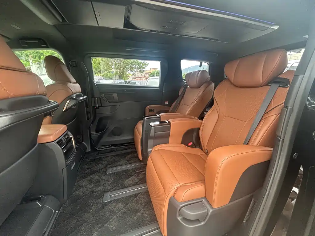 Toyota Vellfire — миниатюра 16