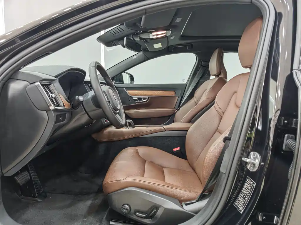 Volvo S90 2024 B5 Luxury