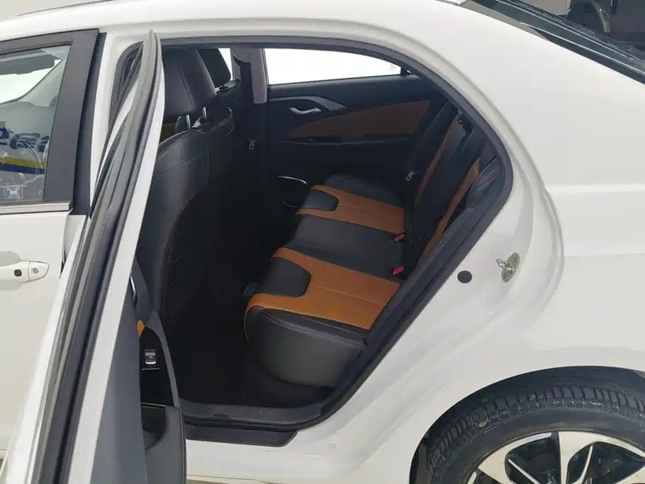 BYD Qin NEV — миниатюра 11