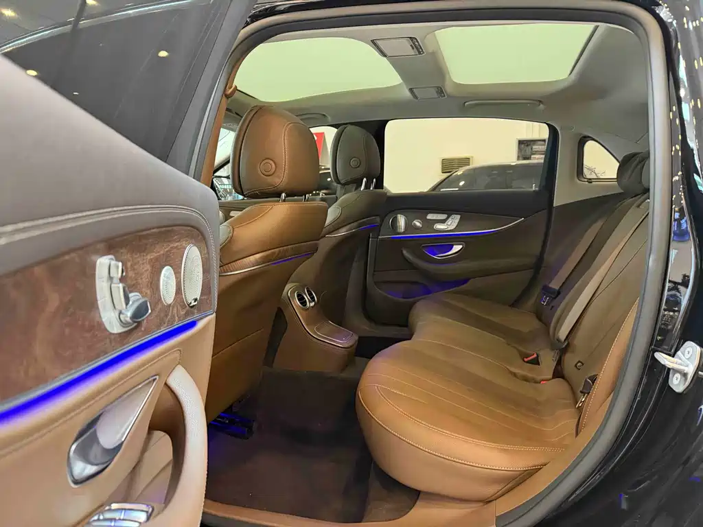 Mercedes-Benz E-Class — миниатюра 9