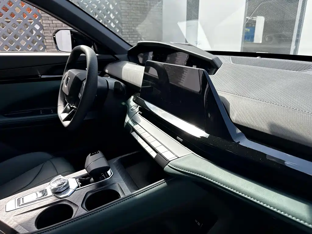 CHANGAN UNI V SMART IDD