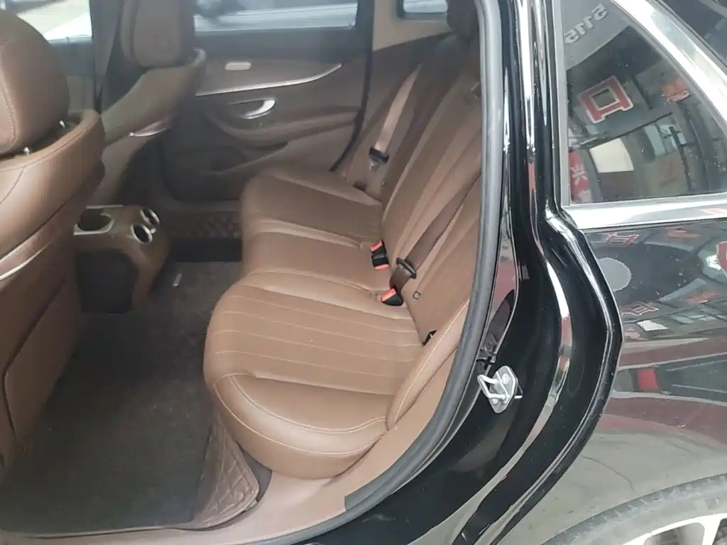 Mercedes-Benz E-Class — миниатюра 17