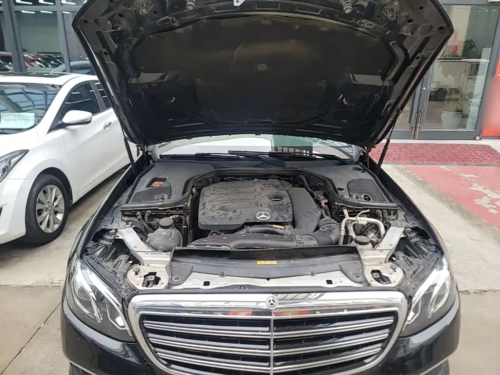 Mercedes-Benz E-Class — миниатюра 20
