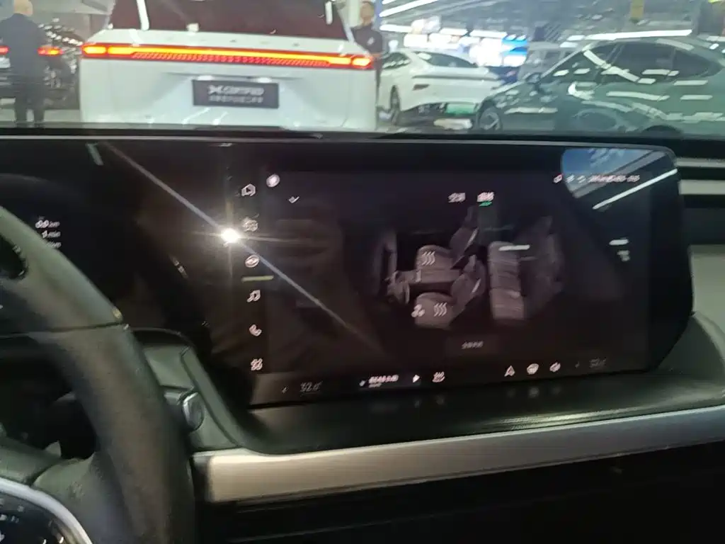 XPeng P7 — миниатюра 13