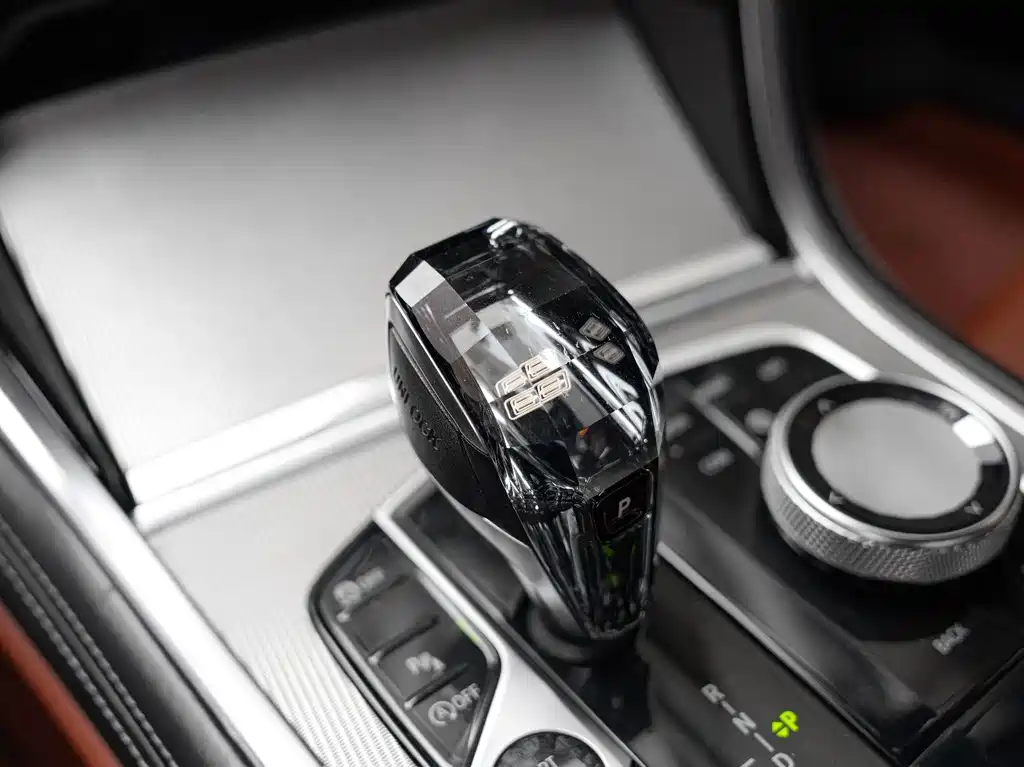 BMW 8 Series — миниатюра 24