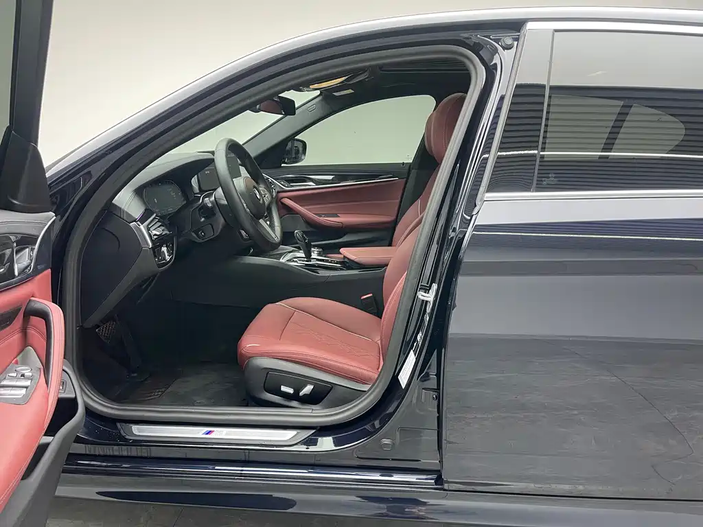 BMW 5 Series — миниатюра 16