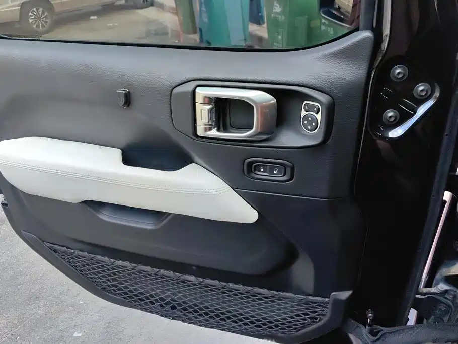 Jeep Wrangler PHEV — миниатюра 7