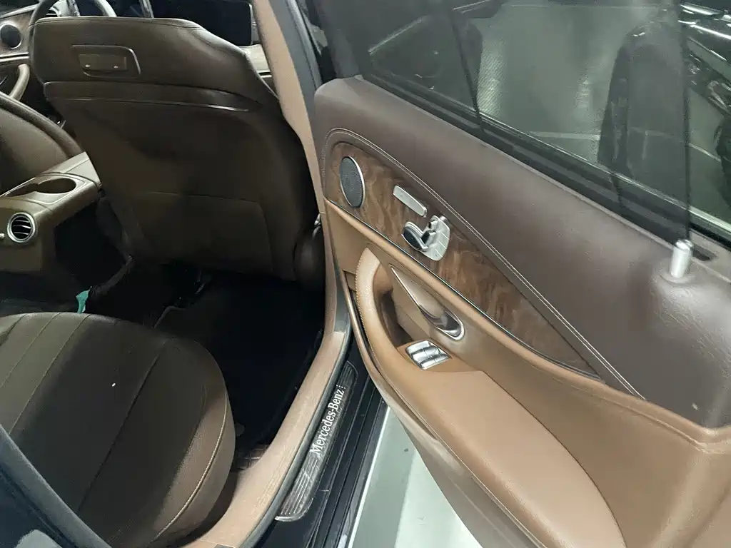 Mercedes-Benz E-Class — миниатюра 8